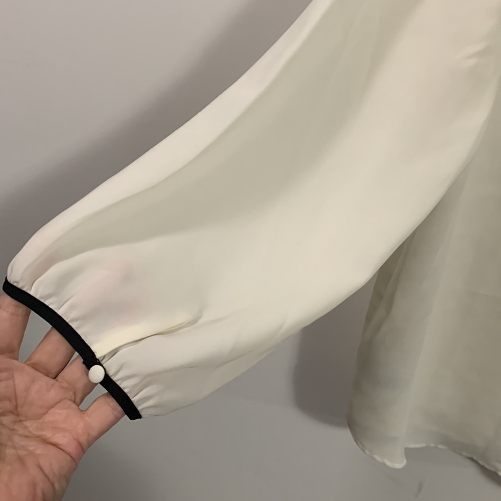 Land’s End beautiful off white blouse with black trim, Size 12, 3/4 sleeves - Picture 4 of 7